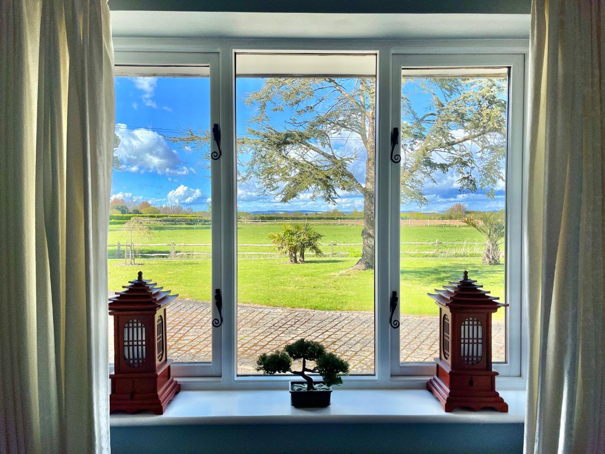 Stay At 'The Elms' In Tranquil Church Norton, Selsey - Ground Floor Bedroom, Own Private Bathroom, Quiet Beach, 2 Acre Garden By The Sea, On Edge Of Wildlife Nature Reserve Luaran gambar