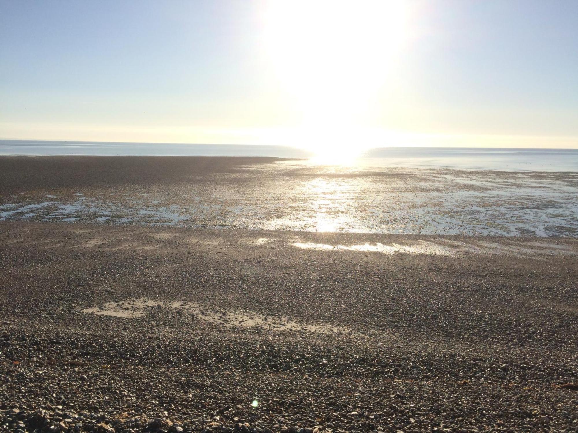 Stay At 'The Elms' In Tranquil Church Norton, Selsey - Ground Floor Bedroom, Own Private Bathroom, Quiet Beach, 2 Acre Garden By The Sea, On Edge Of Wildlife Nature Reserve Luaran gambar