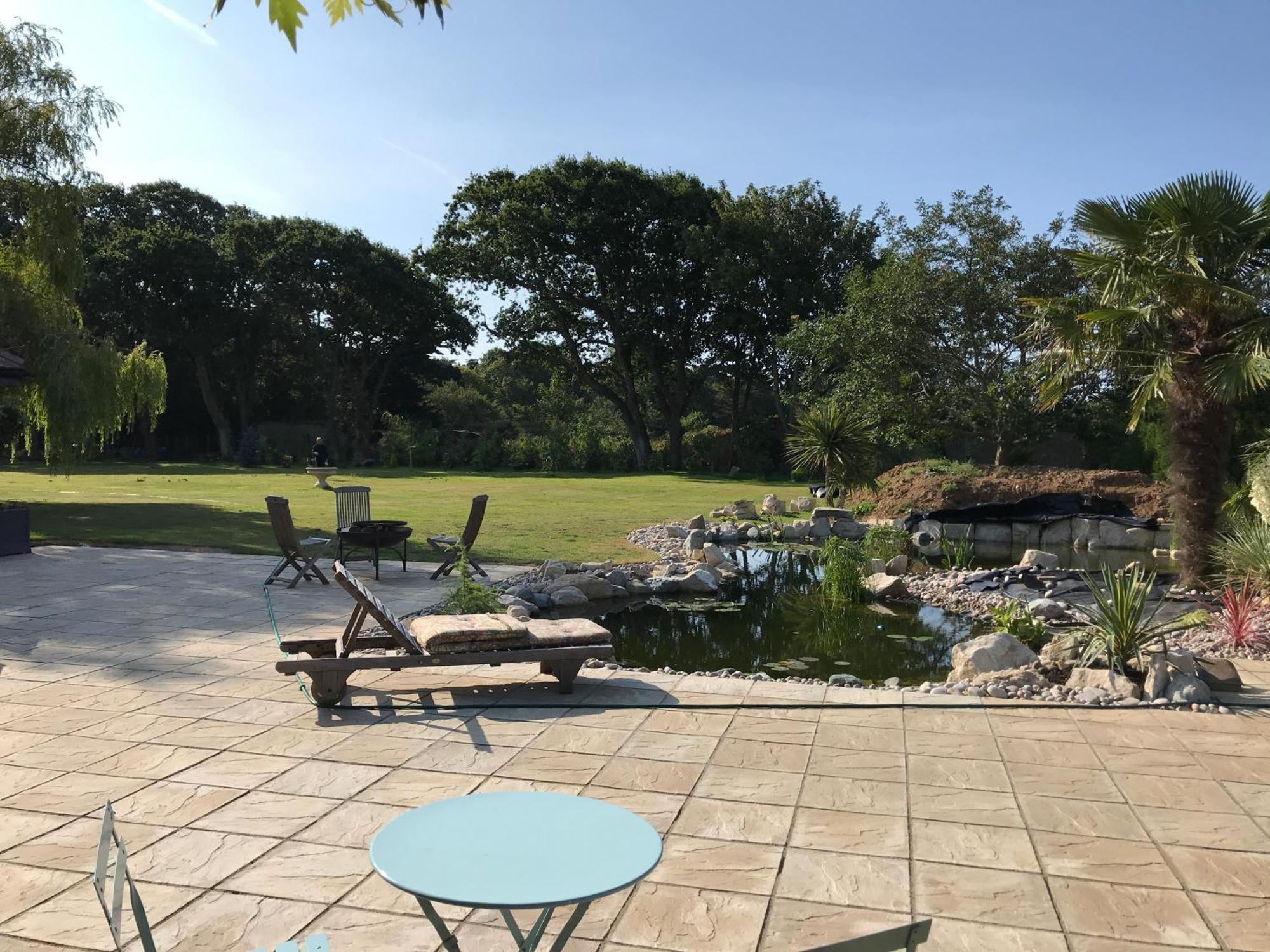 Stay At 'The Elms' In Tranquil Church Norton, Selsey - Ground Floor Bedroom, Own Private Bathroom, Quiet Beach, 2 Acre Garden By The Sea, On Edge Of Wildlife Nature Reserve Luaran gambar